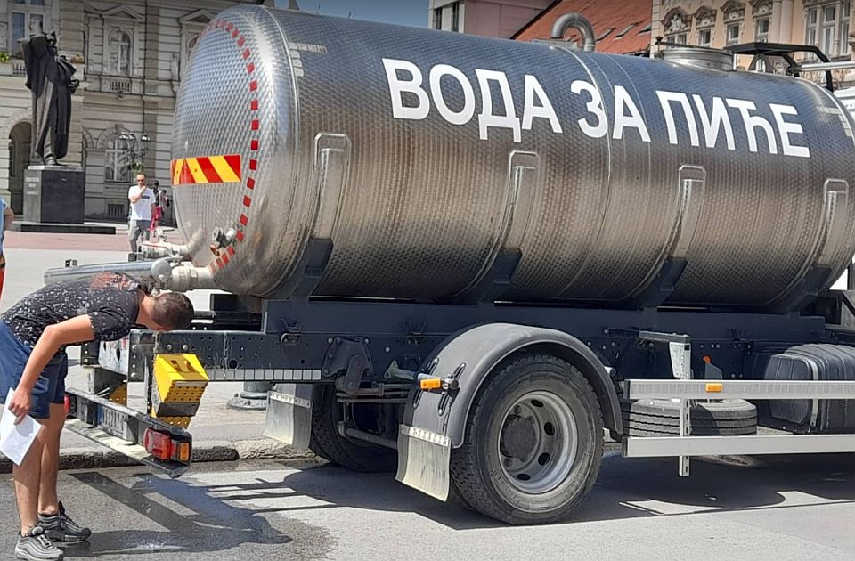 Ceo Futog bez vode, cisterne postavljene na dve lokacije