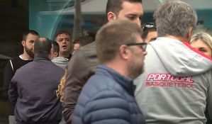 VIDEO: Sergej Trifunović napadnut dok je prikupljao potpise u centru Beograda