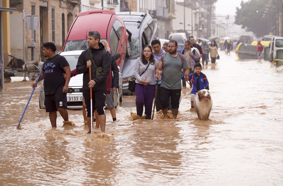 Najmanje 95 ljudi poginulo u poplavama u Španiji, proglašena trodnevna žalost