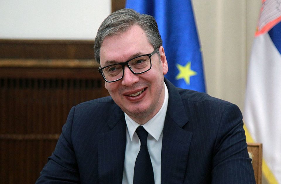 Vučić: Poštovanje prema policajcima u Novom Sadu i Beogradu, one koje su nosili skičali kao svinje