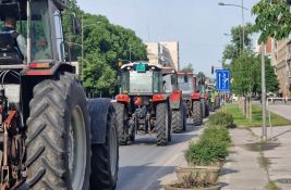 FOTO: Poljoprivrednici u Novom Sadu bili ispred Banovine, vratili se kod Sajma