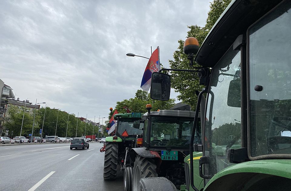 Pojedine stranke podržale poljoprivrednike: "Na paore koji hrane Srbiju šalju džipove"