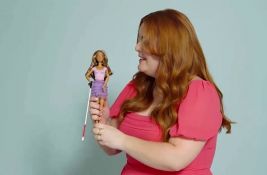 VIDEO: Napravljena Barbi lutka namenjena slepoj deci