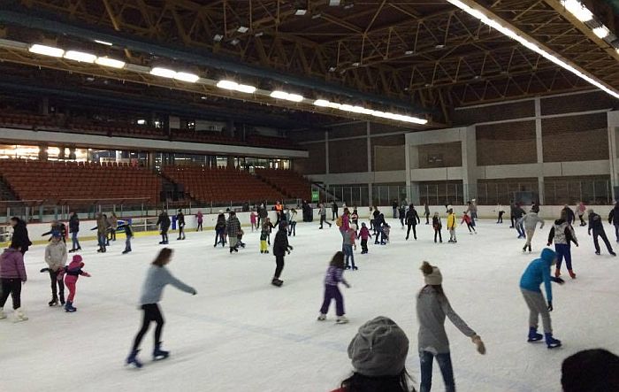 Počela sezona klizanja na Spensu, najviše 30 posetilaca po smeni