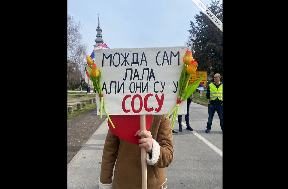 "Možda sam Lala, ali oni su u sosu": Studenti i građani iz Sombora u protestnoj šetnji