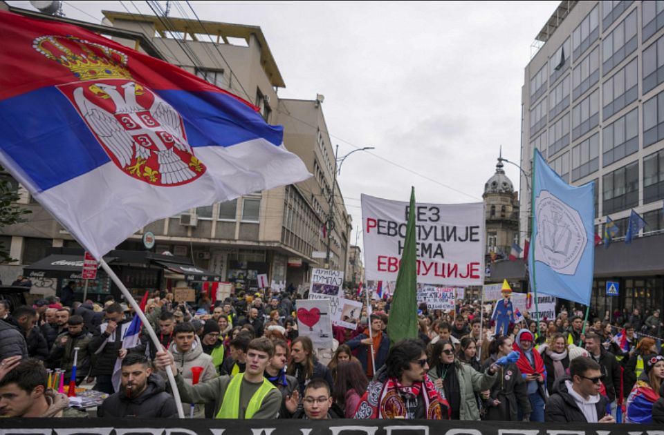 AP o protestu u Nišu: "Poziv na buđenje"