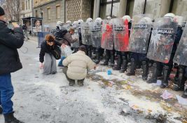 UŽIVO VIDEO: Mićin izabran za gradonačelnika Novog Sada, studenti čiste prostor ispred Skupštine