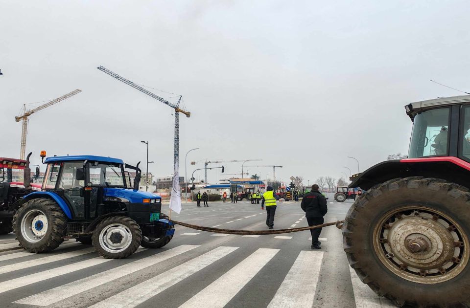 Završena blokada Futoškog puta i kružnog toka kod Rumenačkog puta, traktori se vratili u kampus