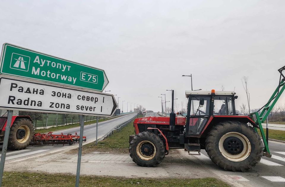 FOTO, VIDEO: Počele blokade Futoškog puta i kružnog toka na Rumenačkom putu - trajaće 10 sati