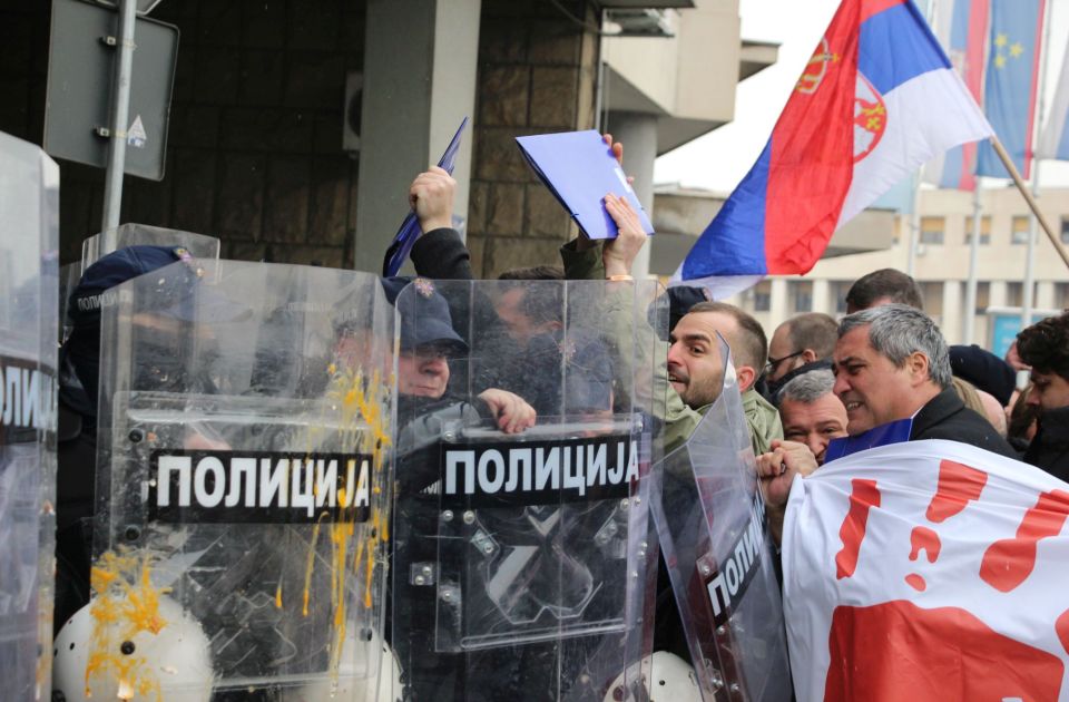 Dačić: Policija nikome nije branila ulazak, opozicija htela da uđe u Skupštinu sa demonstrantima