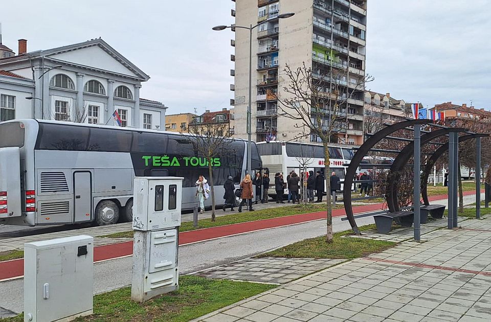 Ima li razloga za uživanje u "mitingašima"?