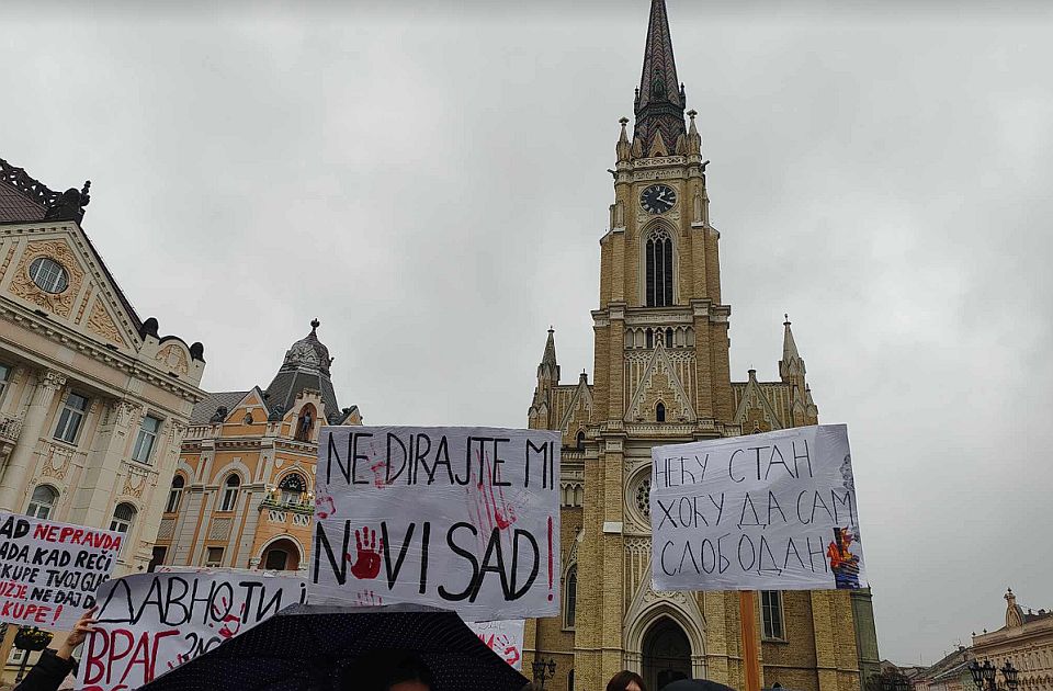 FOTO, VIDEO Protest srednjoškolaca na Trgu slobode: "Nismo mi ničije vlasništvo, bre"