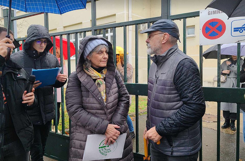 Javni čas ispred Lazine gimnazije: "Hrabro ste viknuli da je car go"