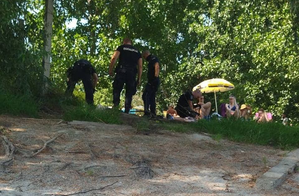 FOTO Hapšenje na Štrandu pred kupačima: Privedena dvojica mladića