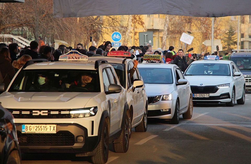 Taksisti krenuli u Niš po studente 