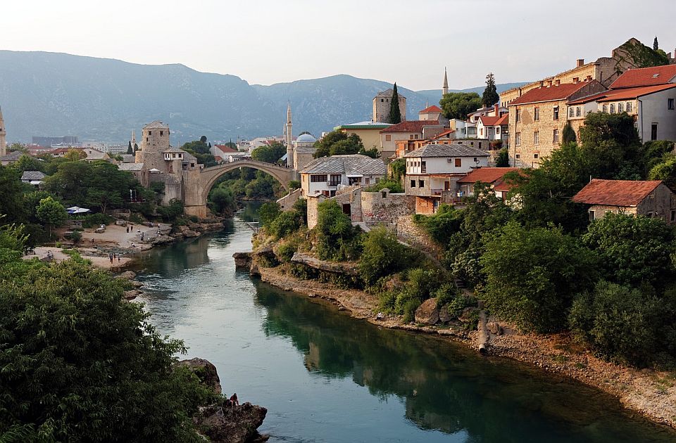 Turista iz Srbije poginuo u Mostaru: Pao sa zidina dok je fotografisao