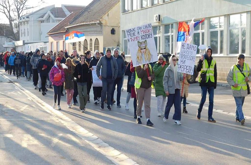 Novi Bečej: Više stotina građana u protestu, sledeće subote veliki skup u Bečeju 