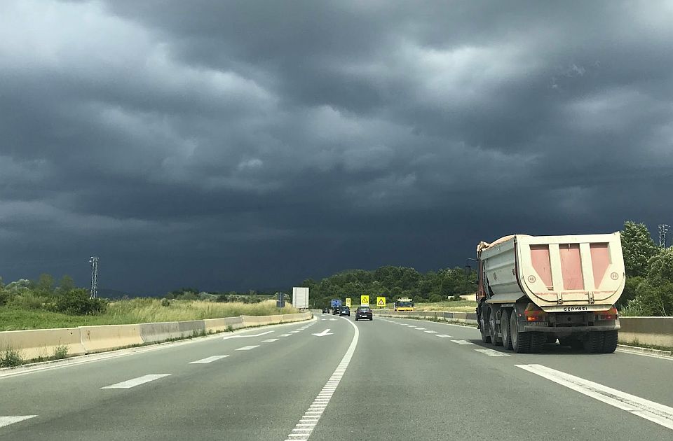 Nevreme u Hrvatskoj i Sloveniji, poplavljeni podrumi i srušena stabla