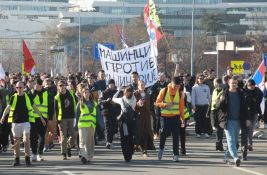 Opozicija u Inđiji traži ostavku gradonačelnika: Studentima - pešacima, nije dao halu da prespavaju