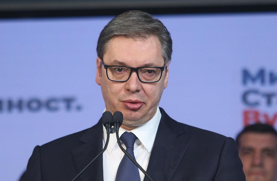 Francuski mediji: Vučić čvrsto drži uzde vlasti i produžava deceniju kontrole SNS nad Srbijom