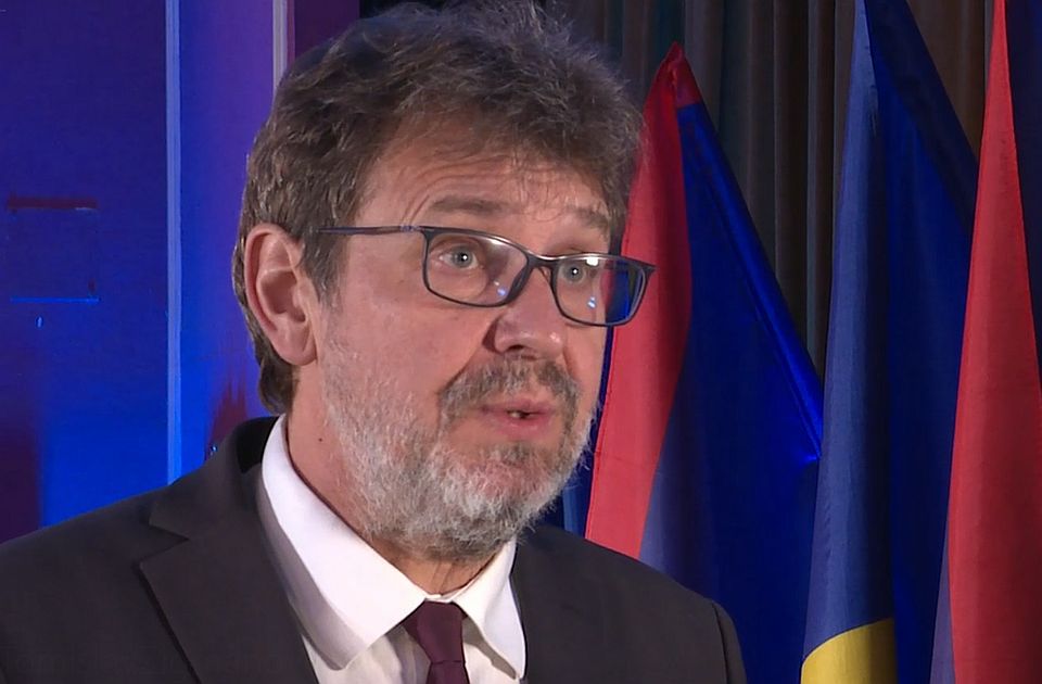 Žigmanov: Nedopustiva stigmatizacija građana Srbije na osnovu nacionalne pripadnosti