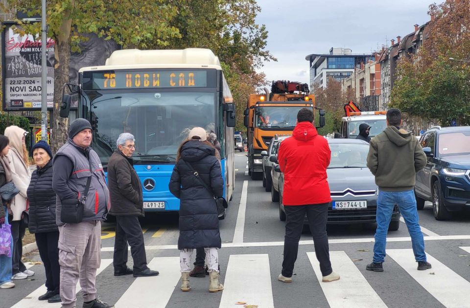 FOTO, VIDEO: Novi Sad je i danas stao na 15 minuta, zabeležene provokacije