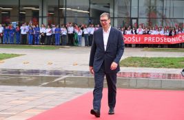 Vučić: Ne znam koliko mi koštaju farmerke, ali ceo moj garderober je kao dve felne Đilasovog džipa