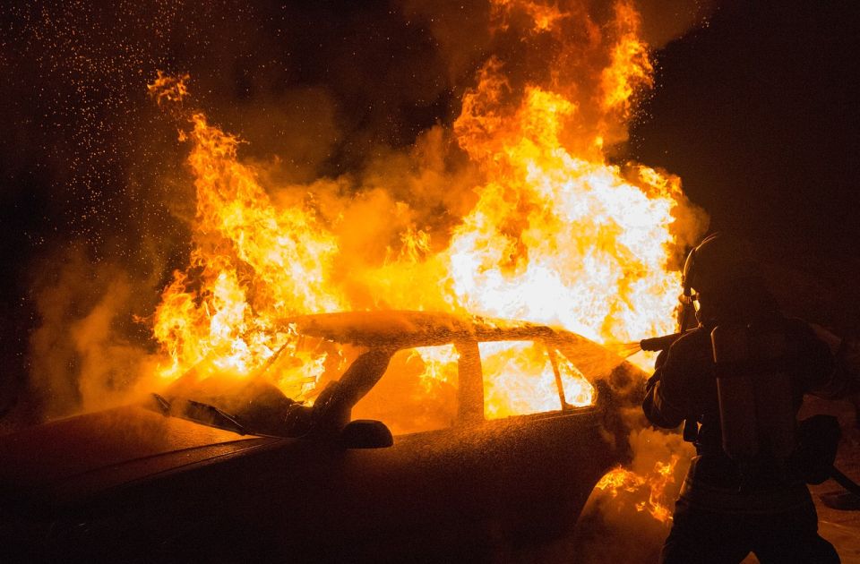 Policijskom isledniku srpske nacionalnosti zapaljen automobil na Kosovu