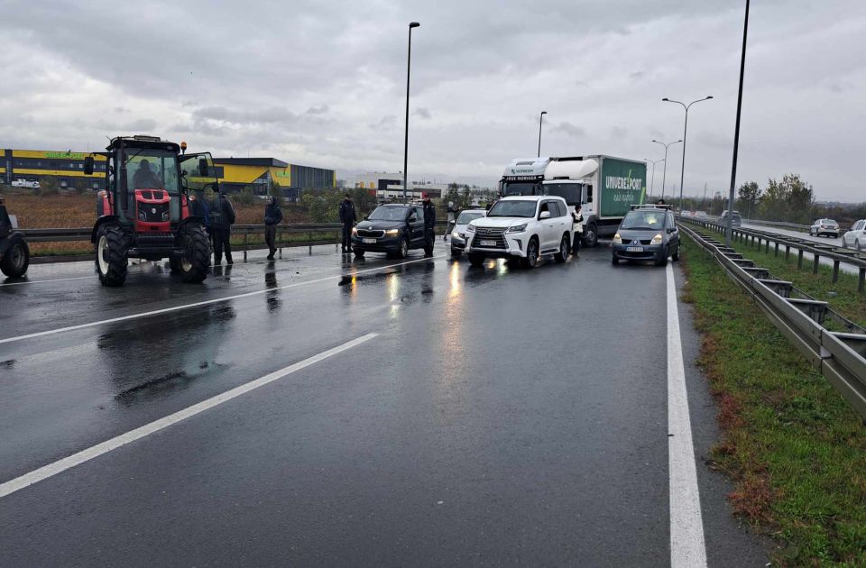 Sudar prilikom zaobilaženja blokada kod Novog Sada: Stvara se gužva