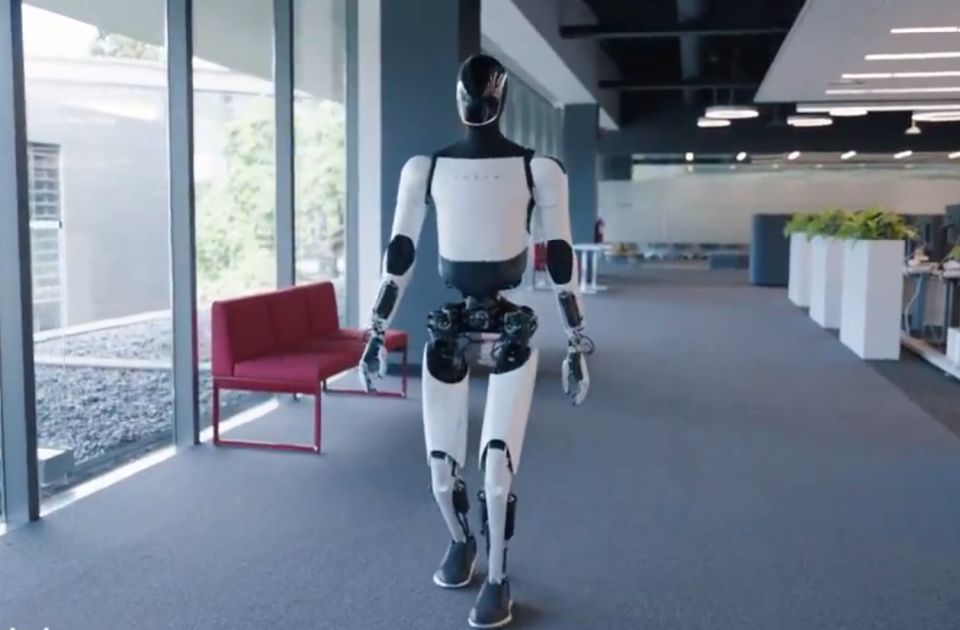 VIDEO Mask: Robot Tesla Optimus može biti učitelj, saputnik i dadilja