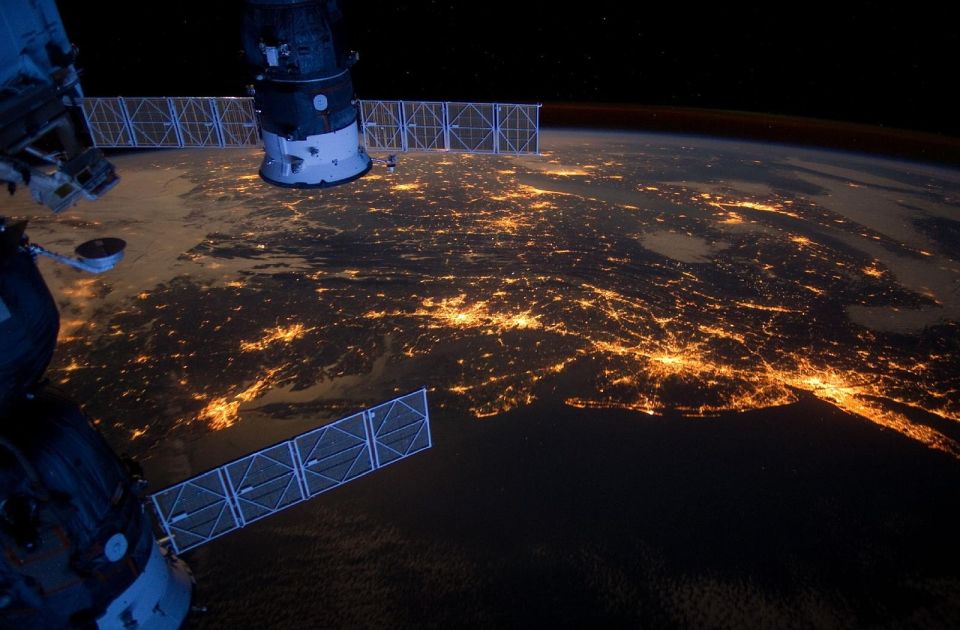 Oko 10.000 satelita će godišnje padati na Zemlju