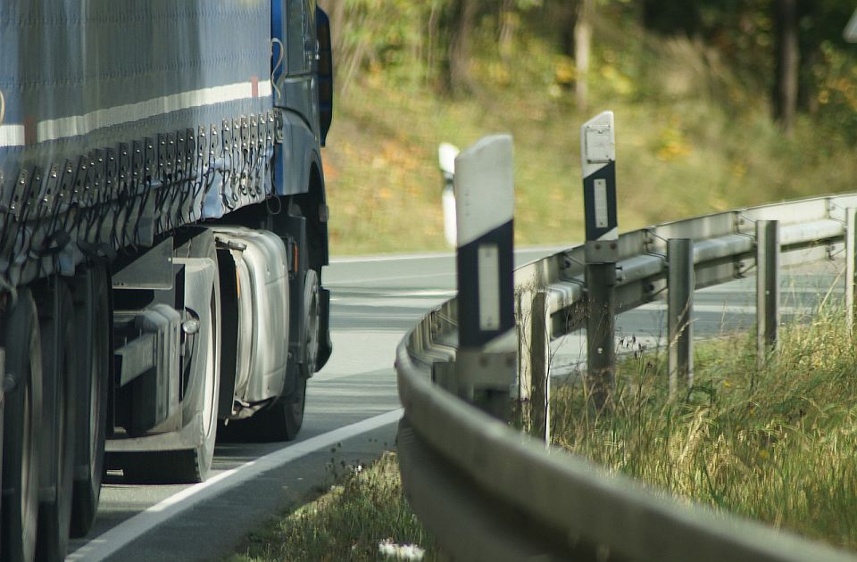 Saobraćajna policija prekontrolisala više od 11.000 kamiona i autobusa: 22 vozača bila pijana