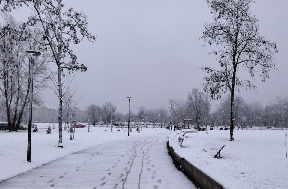 FOTO: Sneg napadao u Novom Sadu, pogledajte stanje na ulicama