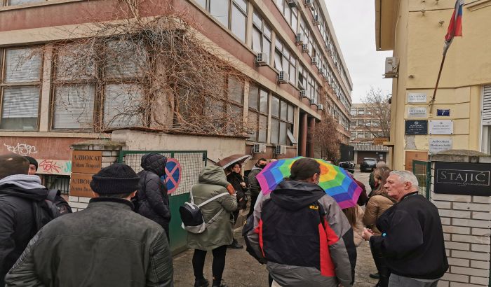 FOTO: Akcijom građana i aktivista odložena licitacija stana na Satelitu