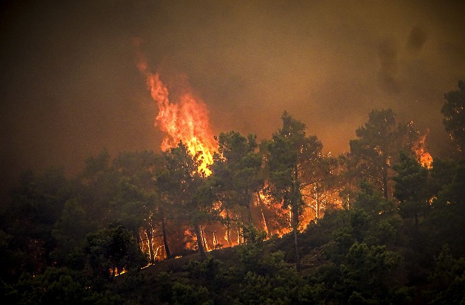 Novosađanin o "paklu" na Rodosu: Sirene, crn dim svuda, trčiš a ništa ne vidiš, ne možeš da dišeš