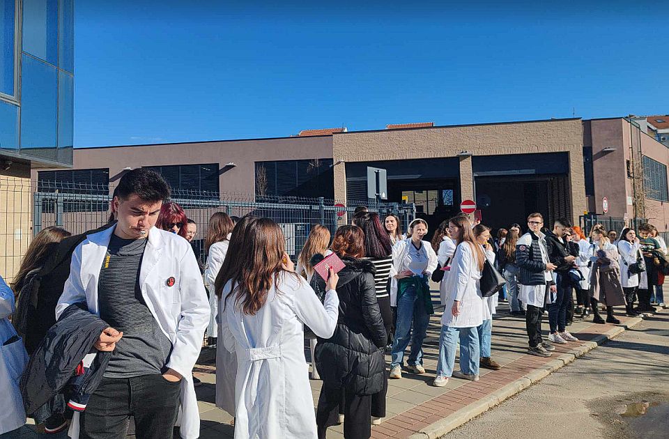 Deo zaposlenih u Zavodu za urgentnu medicinu podržao studente