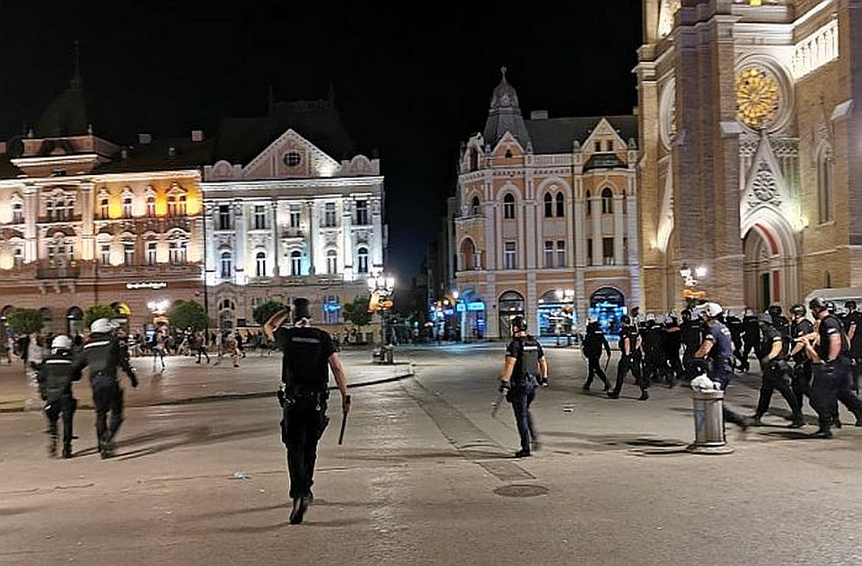 Mali izgledi da budu kažnjeni policajci koji su tukli građane na protestima prošle godine