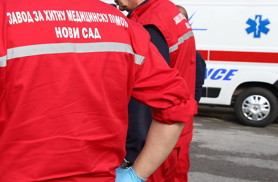 FOTO: Osoba ispala iz kombija u sudaru kod Metroa, u pešačkoj zoni motocikl naleteo na ženu