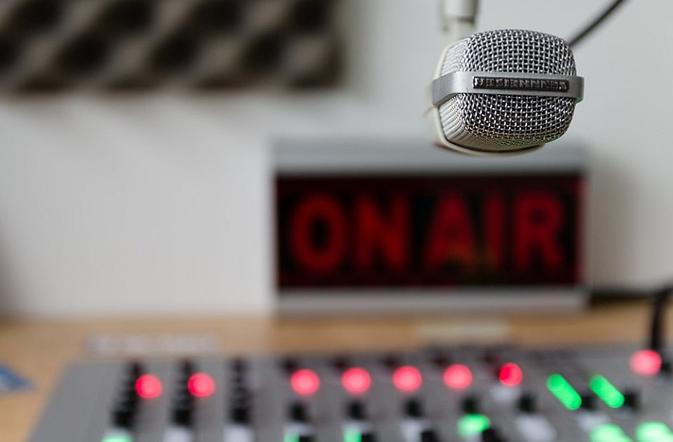 Novinarima Radio Beograda zabranjen rad za vikend: Rade samo "odani rukovodstvu i režimu"