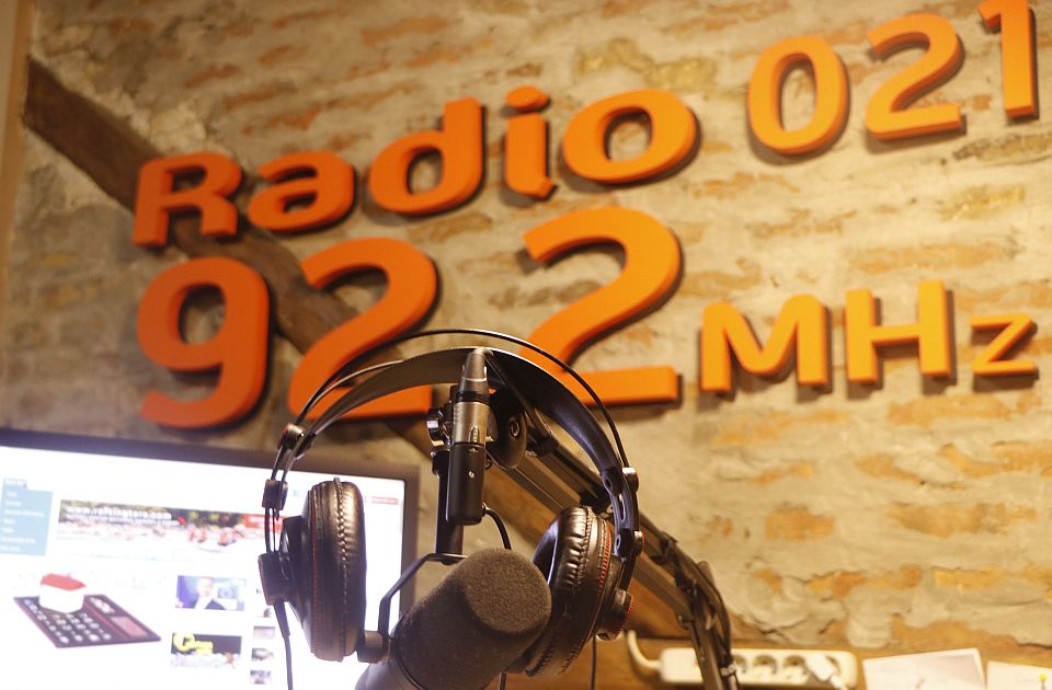 Slušajte Radio 021 i sipajte gorivo za 10.000 dinara na Lukoil pumpama