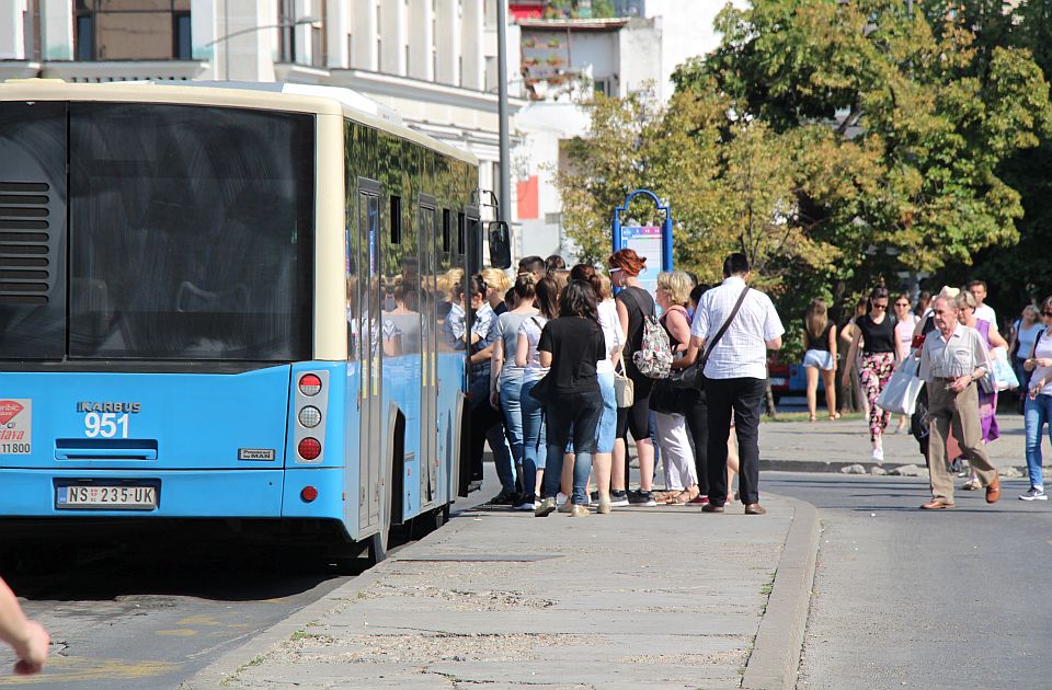U Novom Sadu "pakleno", a kako je tek u autobusima: Da li se vozite u busu sa klimom?
