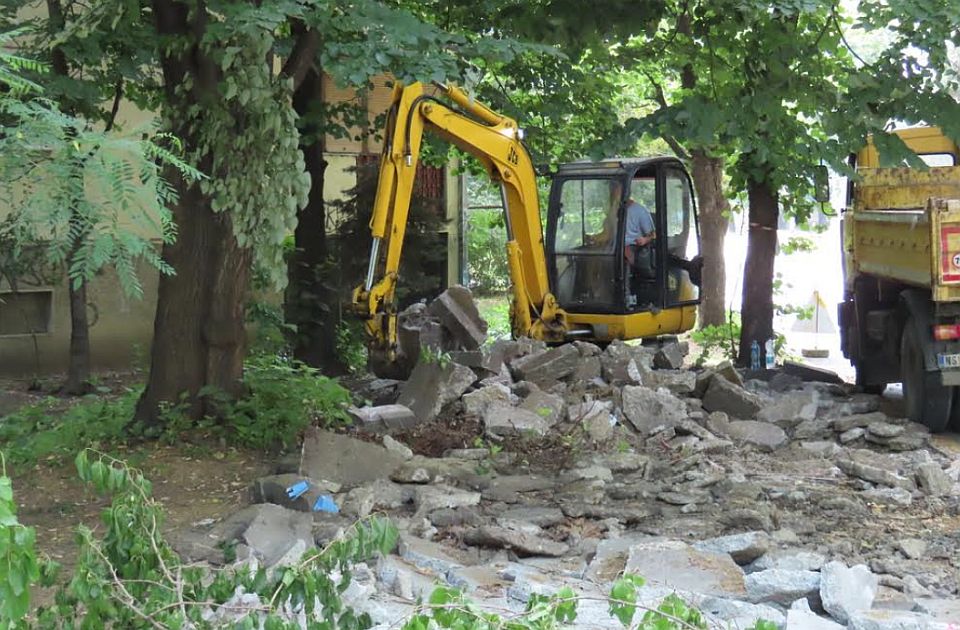 FOTO: Obnavlja se parking u Filipa Filipovića na Detelinari