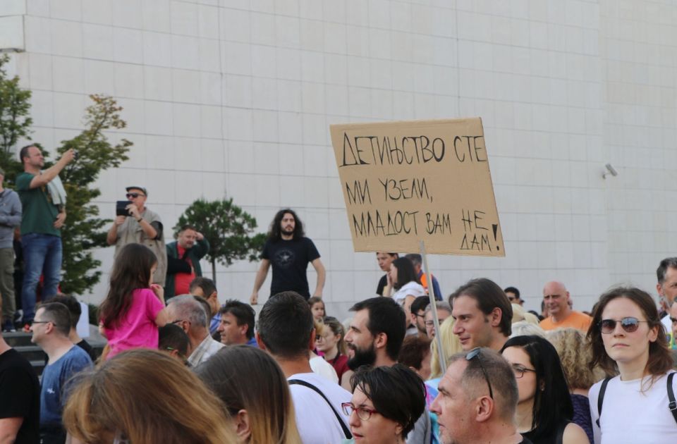 U petak novi protest u Novom Sadu: Šetnja do sedišta policije, performans "za Gašića"