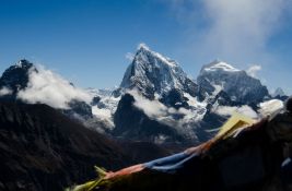 Na Mont Everestu i dalje veliki broj tela stradalih planinara: Izvlačenje je izuzetno teško 