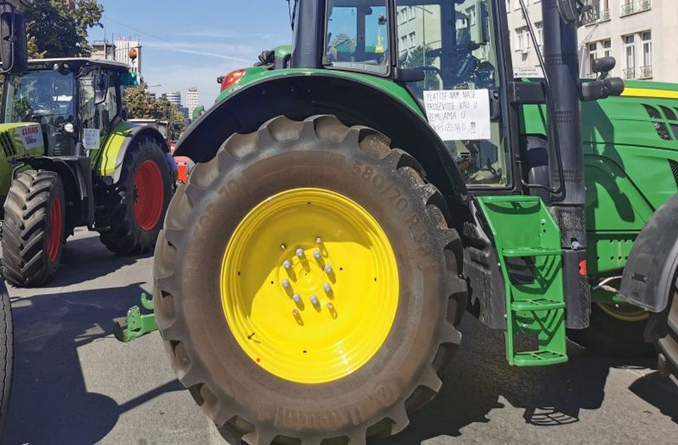 Poljoprivrednici iz Kragujevca u ponedeljak kreću ka Beogradu