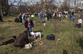 FOTO: Stanari novobeogradskih blokova posadili drveće na mestu gde je planirano gradilište