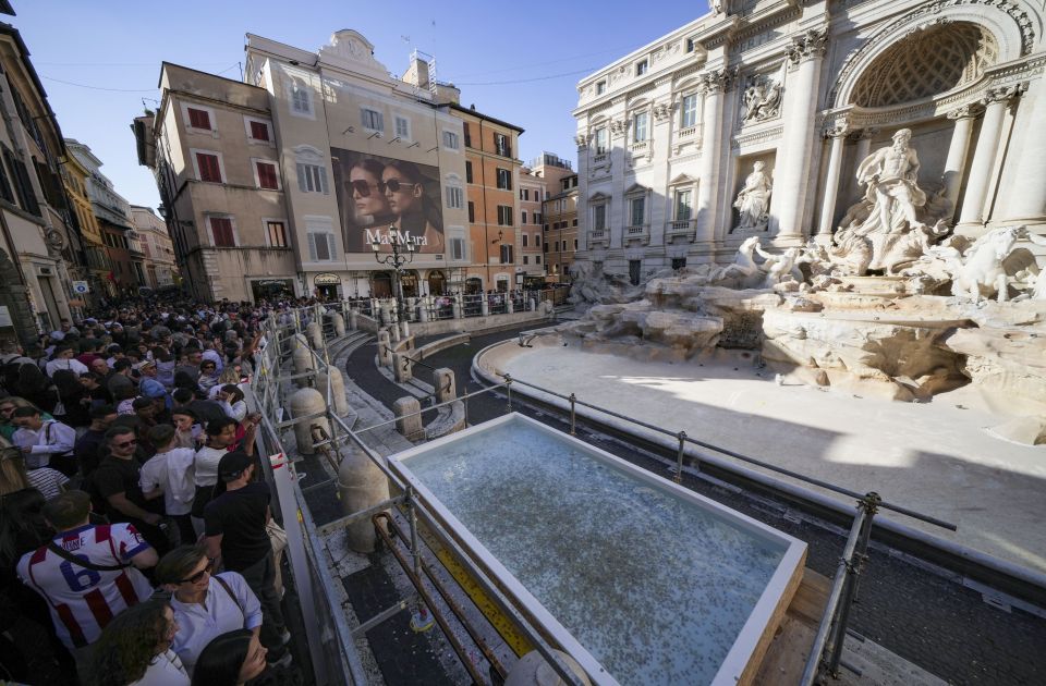 FOTO Ljudi ne veruju kako izgleda zamena za Fontanu di Trevi: "Kao bazen za decu"