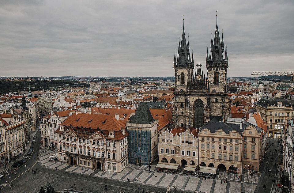 Prag zabranio organizovano noćno obilaženje barova