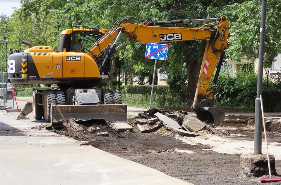 FOTO: Počela rekonstrukcija parkinga u Vojvođanskoj ulici