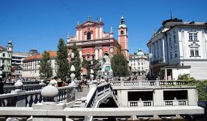 Protest u Ljubljani protiv mera, Janšina vlada navodno nabavila respiratore od 